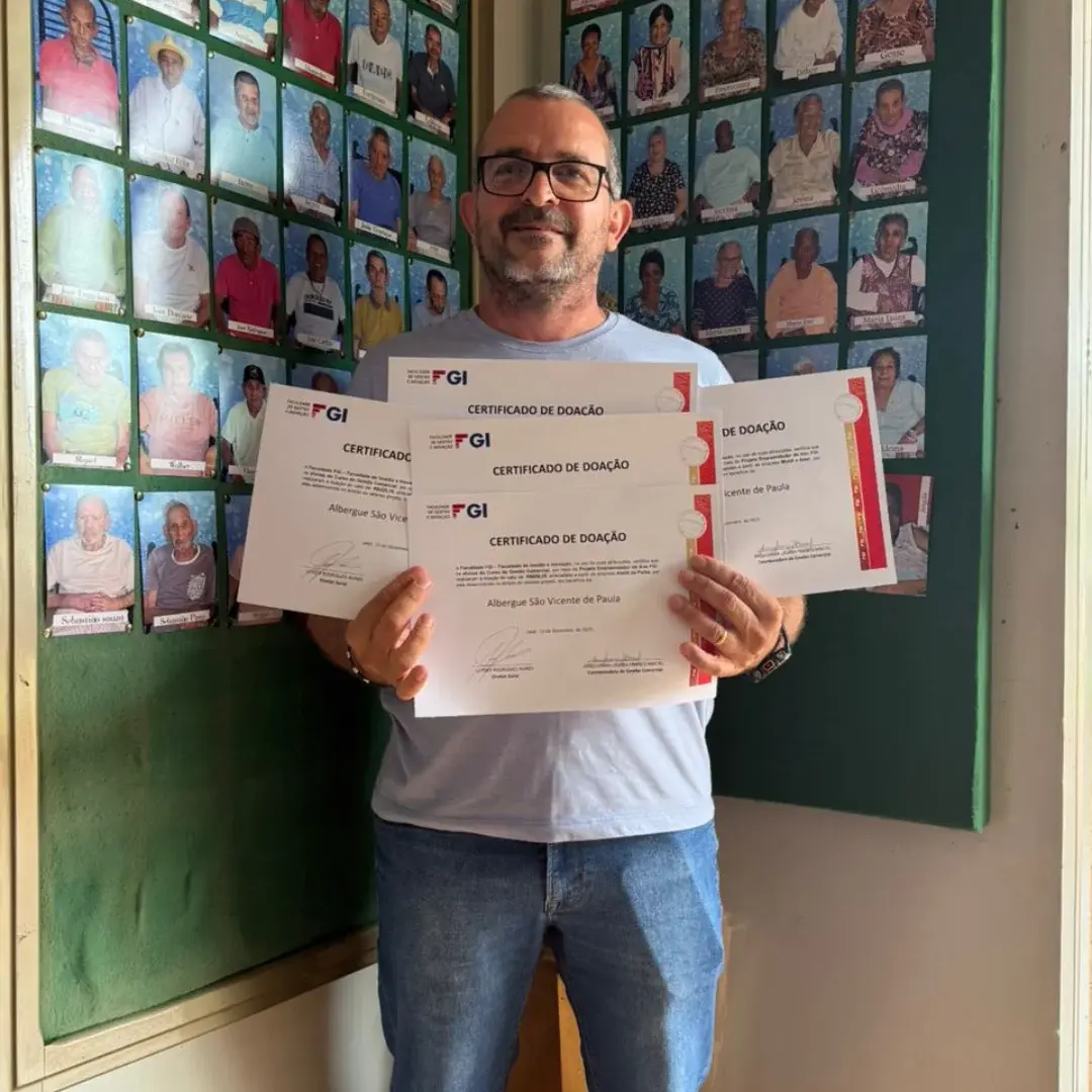 Certificados de doação recebidos pelo Albergue